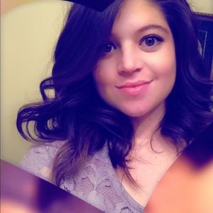 Meet your Posher, Alejandra